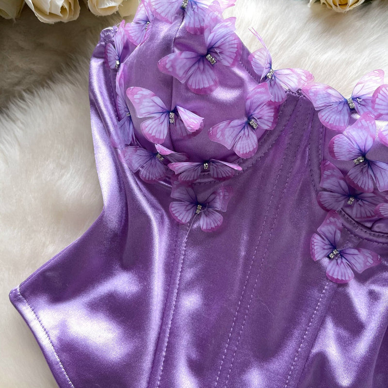 Top de tubo sin espalda con apliques de mariposa y cuello de corazón 