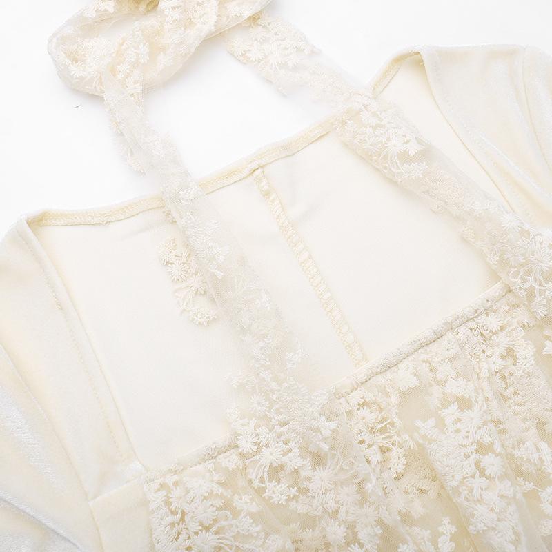 Vestido largo fruncido de encaje con escote cuadrado y abertura de manga larga 