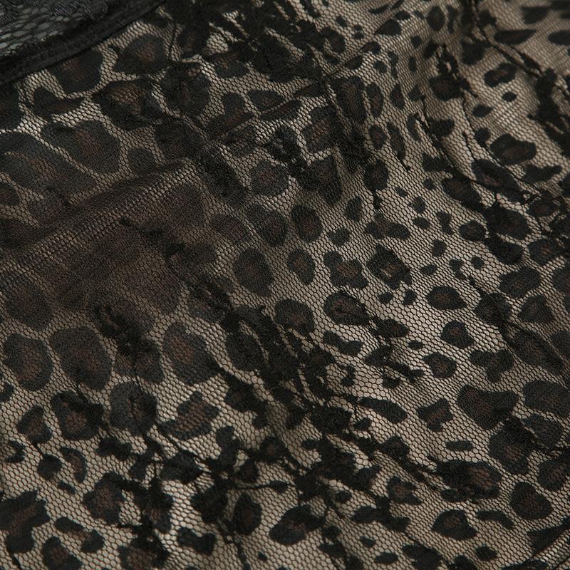 Top camisola sin espalda con estampado de leopardo, cuello en V y dobladillo de encaje 