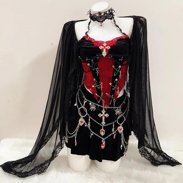 Ensemble mini-jupe à ourlet licou en dentelle et col en U avec appliques croisées 