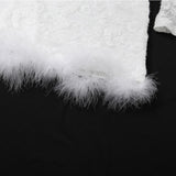 Vestido mini de encaje de plumas con mangas acampanadas y hombros descubiertos 