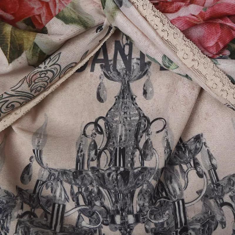 Top con estampado de flores anudado y dobladillo de encaje con hombros descubiertos 