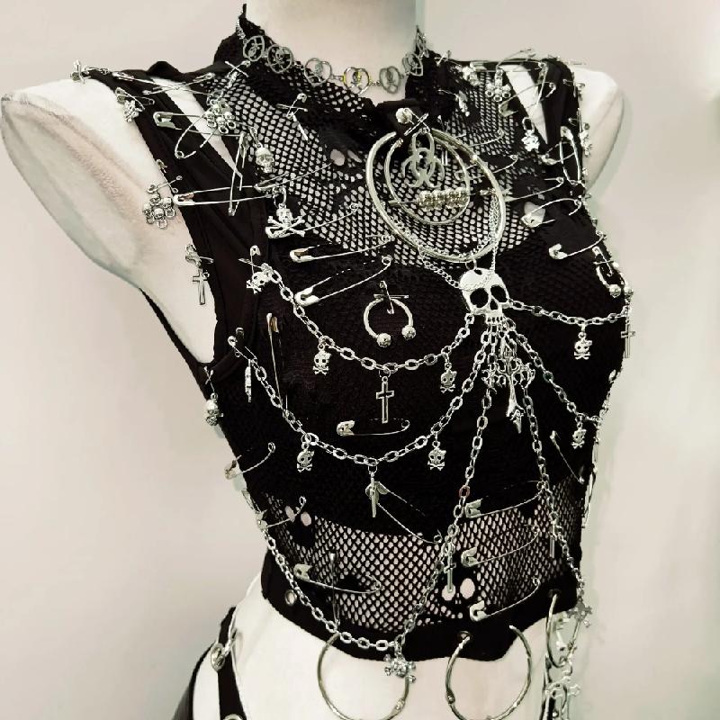 Ensemble mini-jupe zippée avec chaîne en métal et anneau en O et applique tête de mort 