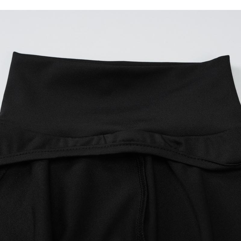 Vestido mini fruncido de manga larga con cuello alto y aberturas 
