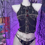 Top de cuello redondo calado con aplique de flor y broche de cadena de metal 
