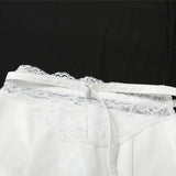 Mini-jupe unie avec ourlet en dentelle fendu et ceinture en cuir PU 