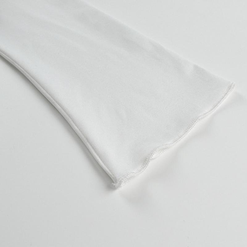 Mini-robe à volants froncés à manches longues et épaules dénudées 