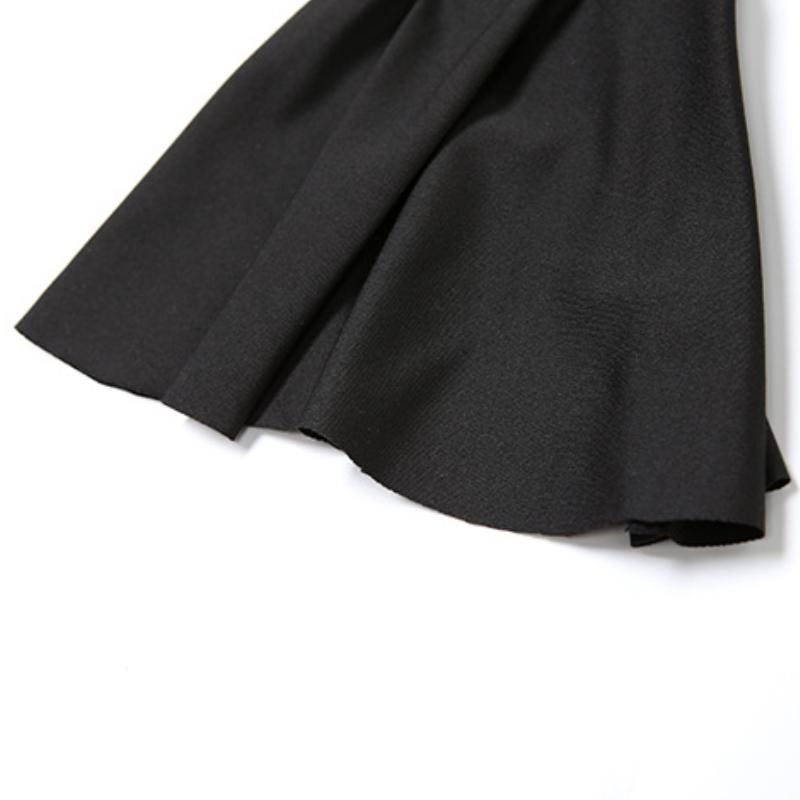 Vestido mini con volantes, cuello en V, manga larga acampanada y lazo anudado 