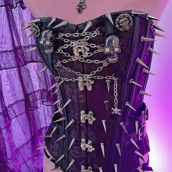 Top de tubo con cordones, hebilla y estampado de calavera con cadena de metal 