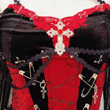 Conjunto de minifalda con cuello halter en U y dobladillo de encaje con apliques cruzados 