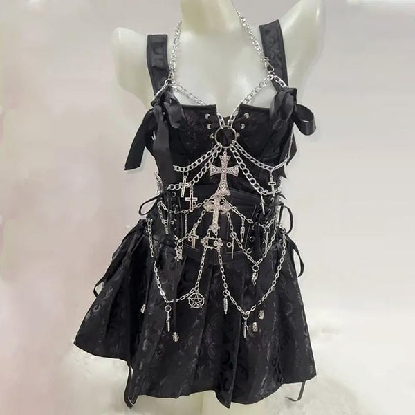 Top con anilla en forma de halter y aplique cruzado de cadena de metal 