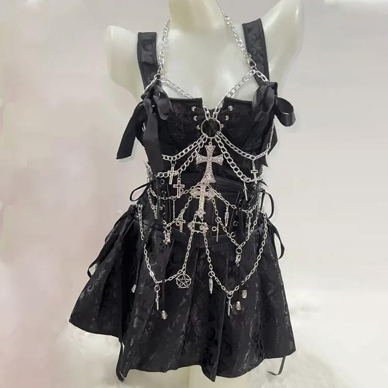 Top con anilla en forma de halter y aplique cruzado de cadena de metal 