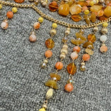 Top de tirantes con cuello halter, cuentas y cadena de metal hueca 