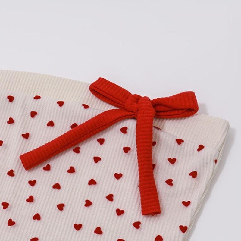 Top de tubo de malla con estampado de corazones y apliques de lazo 