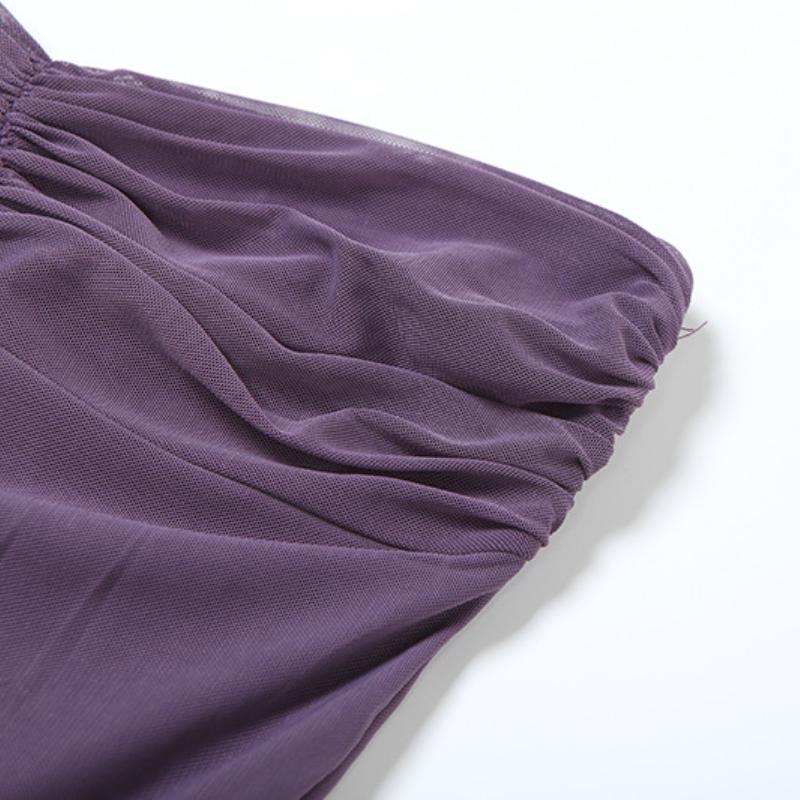 Vestido largo liso de malla fruncida con cuello de corazón 