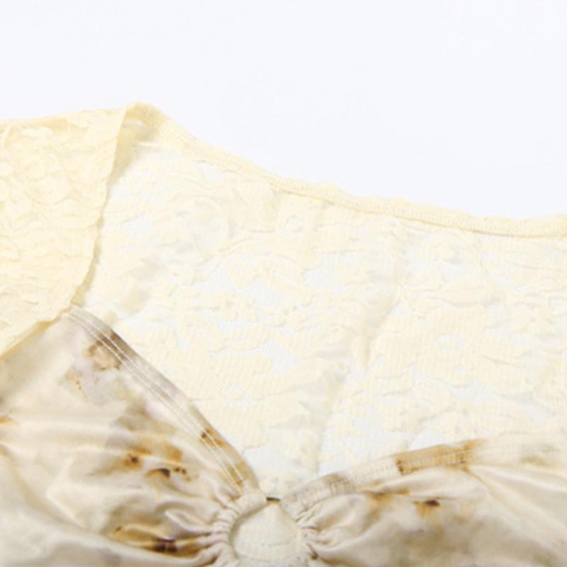 Top de manga larga con encaje fruncido, estampado y aros en forma de O 