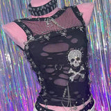 Top de cuello redondo de rejilla con apliques de calavera y cadena de metal con cuentas 