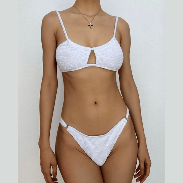 Traje de baño de bikini de tirantes finos con textura sólida y hueco 