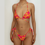 Traje de baño tipo bikini con cuello halter, lazo en contraste y cordón ajustable con estampado floral 