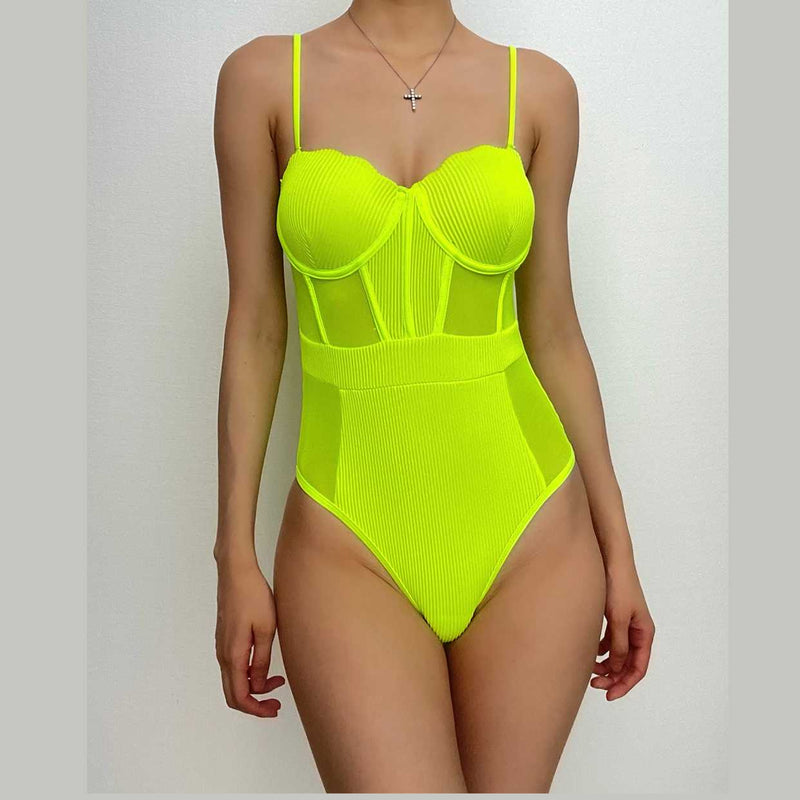 Traje de baño de una pieza con tirantes finos, acolchado y escote en forma de corazón 