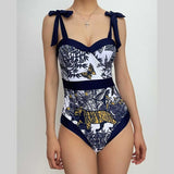 Maillot de bain une pièce à imprimé contrasté, col en cœur, à nouer soi-même, avec jupe de plage 