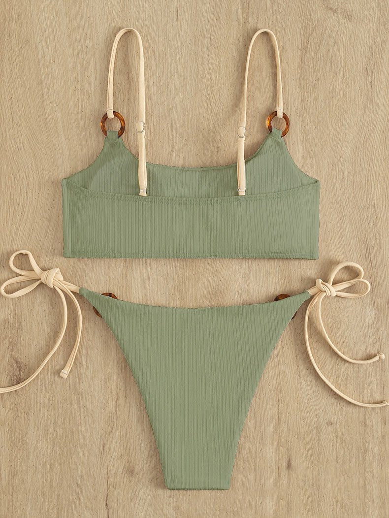 Traje de baño bikini con relleno y aro en forma de U con lazo en contraste 