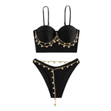 Traje de baño tipo bikini con escote en forma de corazón y relleno de cadena metálica 