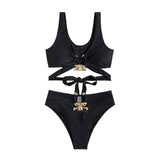Maillot de bain bikini uni à col en V et appliques métalliques 