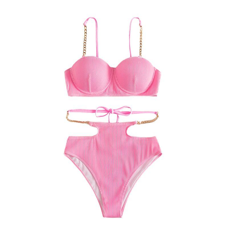 Traje de baño bikini liso con botones y cadena metálica acolchada y lazo 