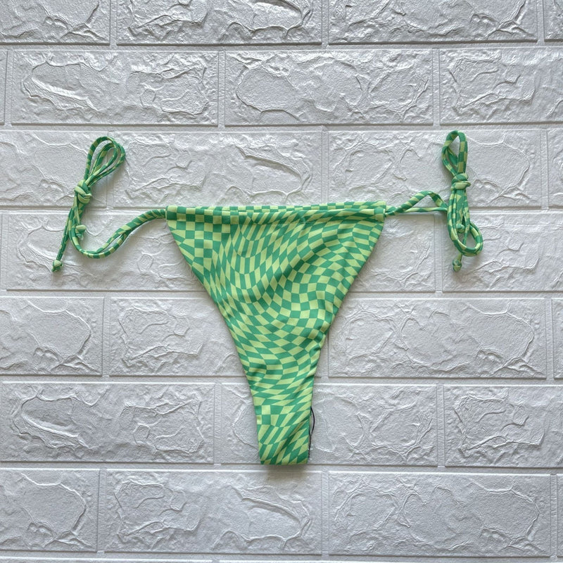 Traje de baño bikini sin espalda con contraste a cuadros y lazo tipo halter 