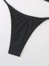 Traje de baño bikini liso con cuello halter y abertura de malla con lazo 