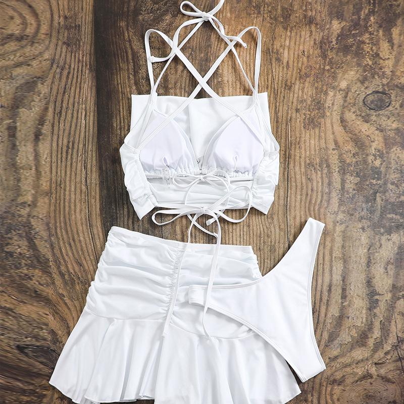 Maillot de bain 3 pièces uni à col bénitier, dos croisé, froncé et noué 