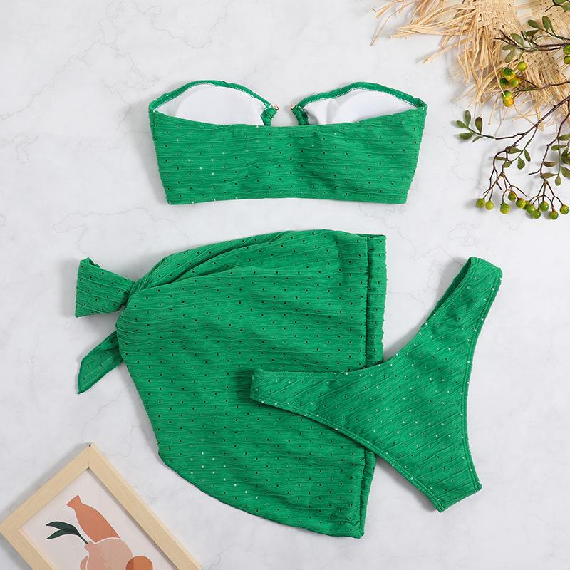 Traje de baño de tres piezas con textura sólida, sin espalda y con lazo 