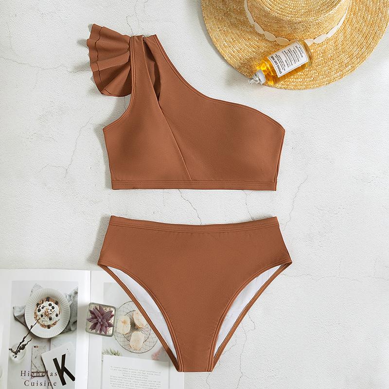 Maillot de bain bikini asymétrique à volants et découpes irrégulières et solides 