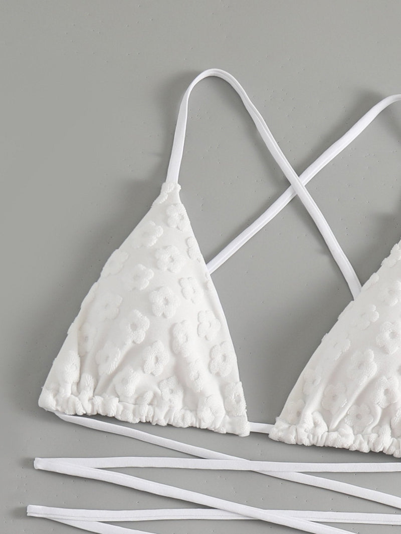 Traje de baño bikini con lazo en la espalda cruzada y textura de flores 