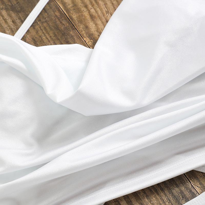 Maillot de bain 3 pièces uni à col bénitier, dos croisé, froncé et noué 