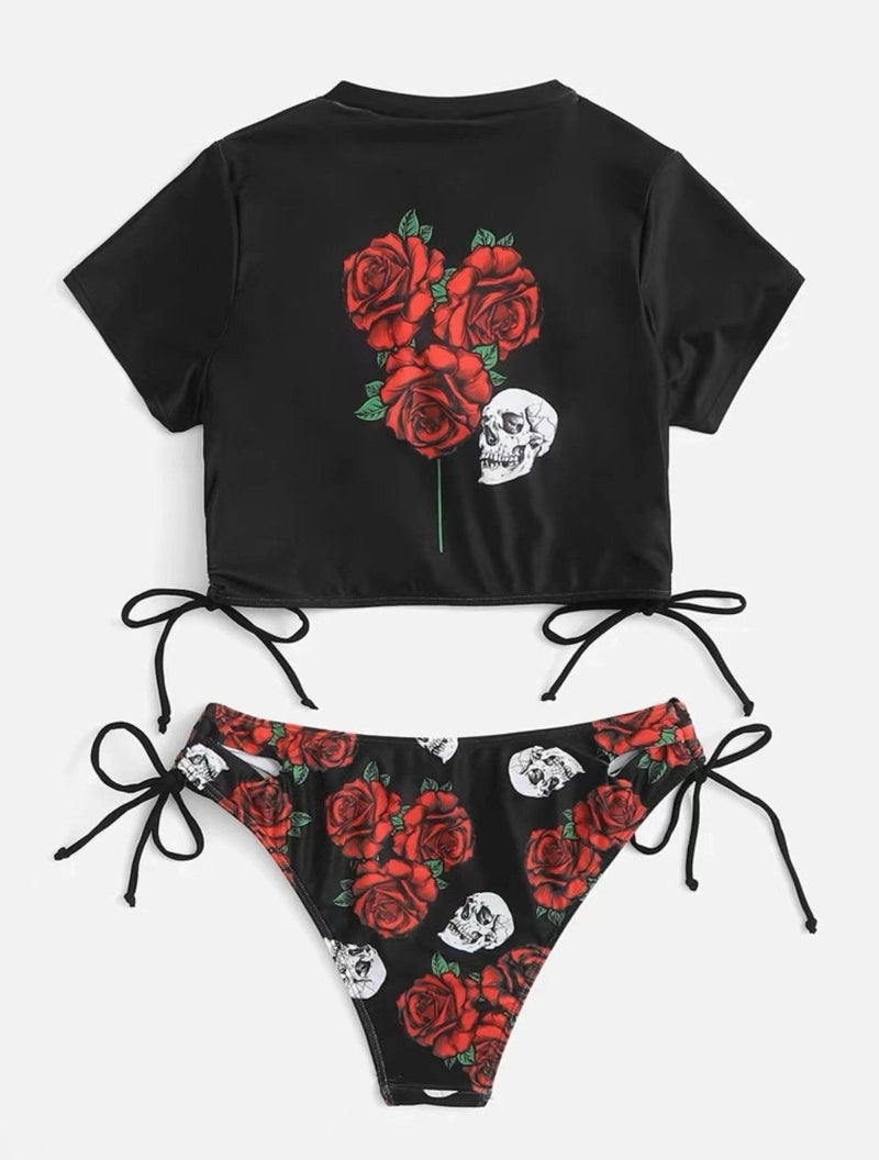 Traje de baño bikini de manga corta con cordón ajustable y estampado de flores y calaveras en contraste 