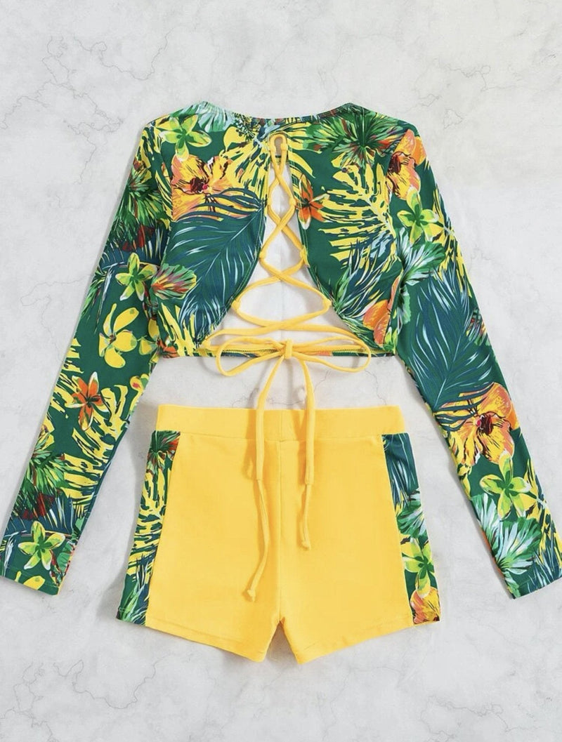Traje de baño bikini de manga larga con espalda cruzada y aberturas en contraste con pantalones anudados 