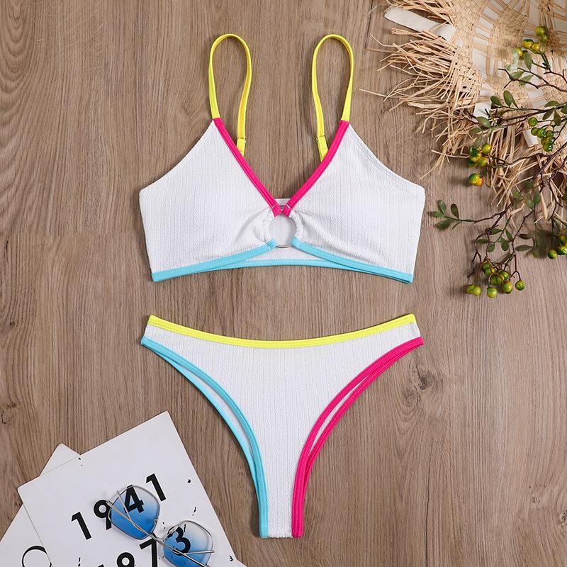 Maillot de bain bikini à col en V rembourré contrasté et dos nu avec anneau en O 
