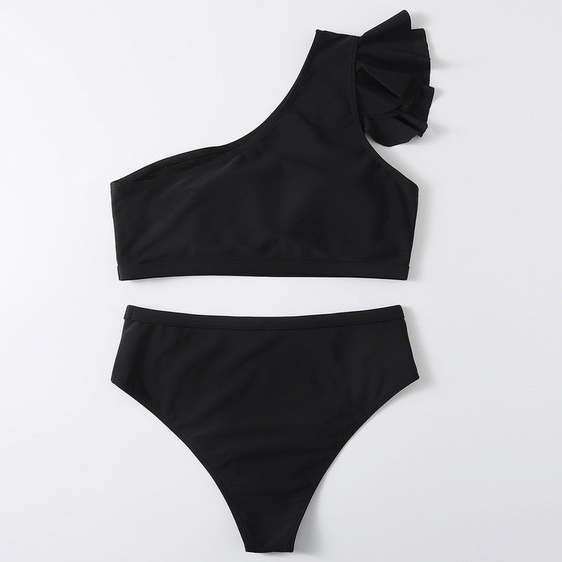 Maillot de bain bikini asymétrique à volants et découpes irrégulières et solides 