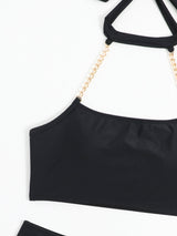 Traje de baño bikini liso con cuello halter y cadena de metal, con lazo y abertura. 