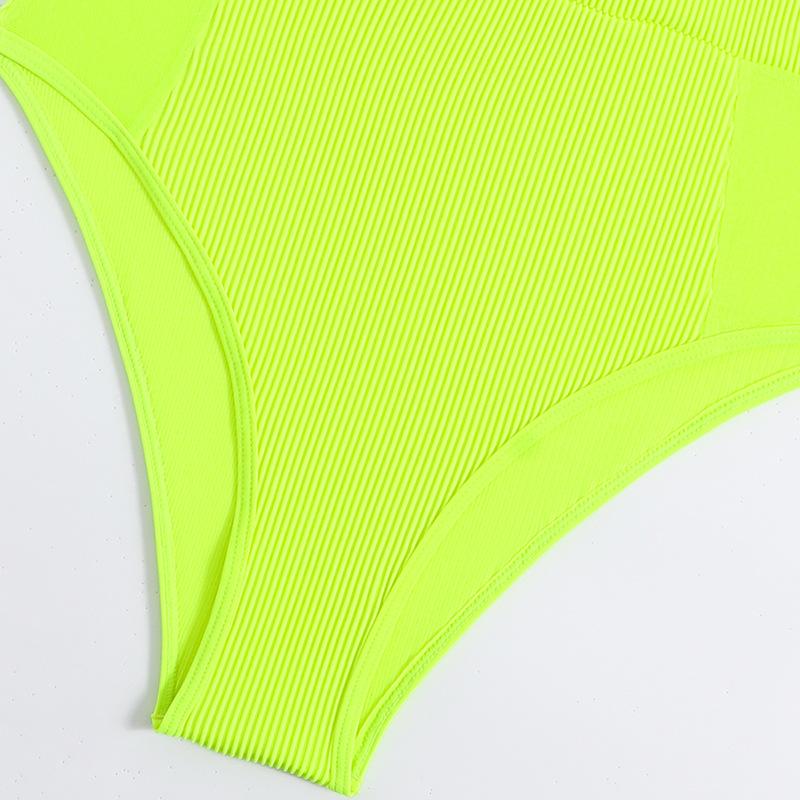 Traje de baño de una pieza con tirantes finos, acolchado y escote en forma de corazón 