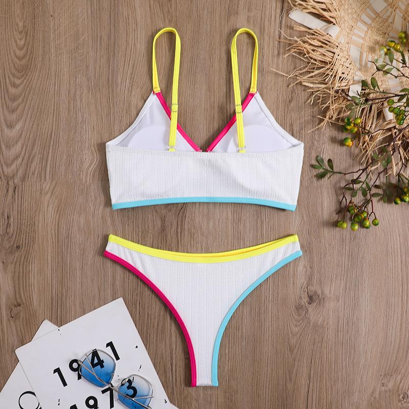 Maillot de bain bikini à col en V rembourré contrasté et dos nu avec anneau en O 