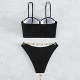 Traje de baño tipo bikini con escote en forma de corazón y relleno de cadena metálica 