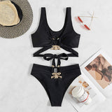Maillot de bain bikini uni à col en V et appliques métalliques 
