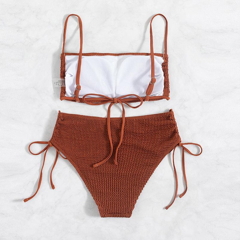 Traje de baño tipo bikini con cordón ajustable, sin espalda y con textura sólida 