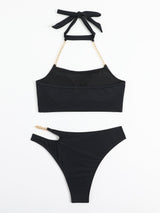 Traje de baño bikini liso con cuello halter y cadena de metal, con lazo y abertura. 