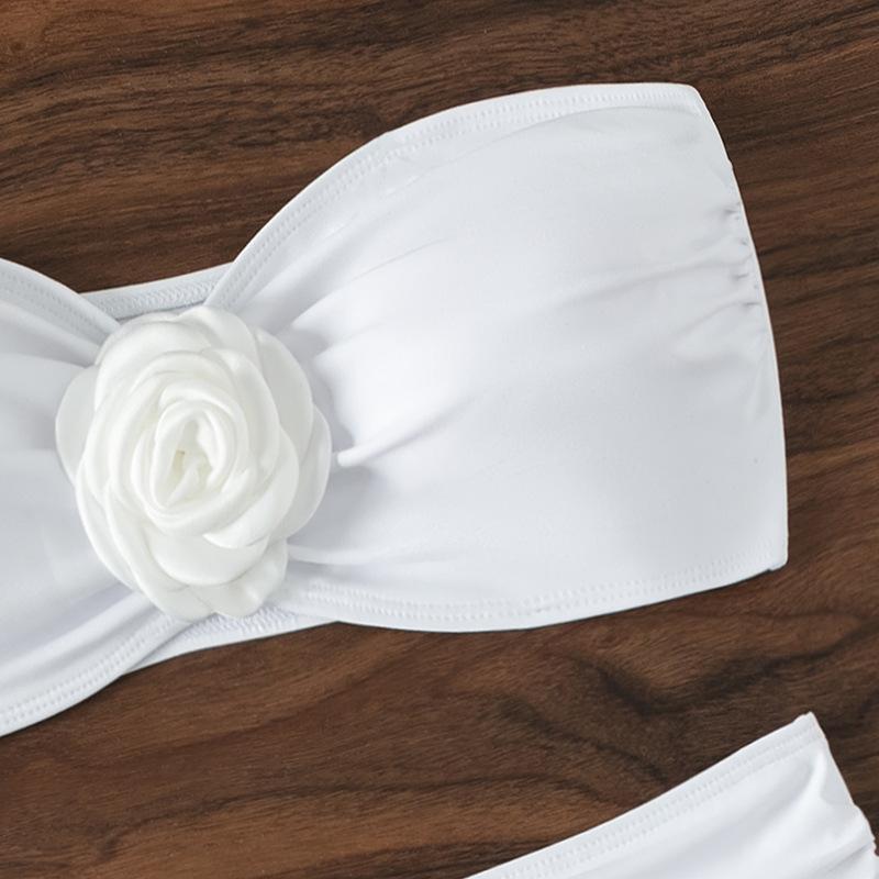 Maillot de bain bikini tube froncé à appliques florales 