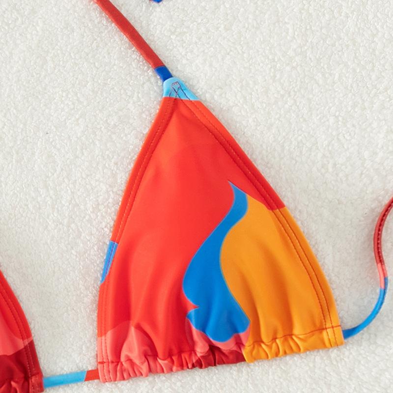 Traje de baño bikini sin espalda y con cuello halter y lazo anudado con estampado en contraste 