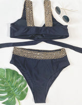 Traje de baño bikini con abertura y lazo cruzado en contraste en la parte delantera 